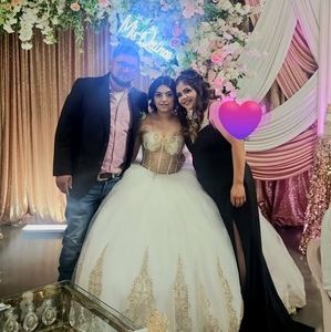 Meet your Posher, Elia